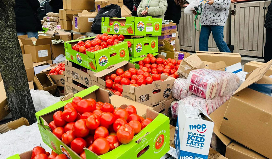 Community grocery distribution program in Woodside